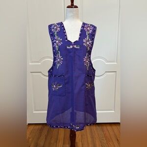 One of a Kind Traditional Oaxaca Apron  with pockets and flower Embroidery. M/L